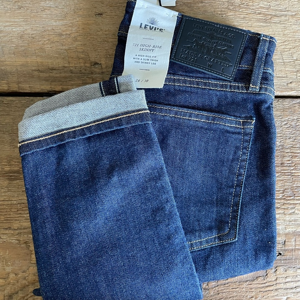 Levi’s 721 High-Rise Skinny Jeans 28x30